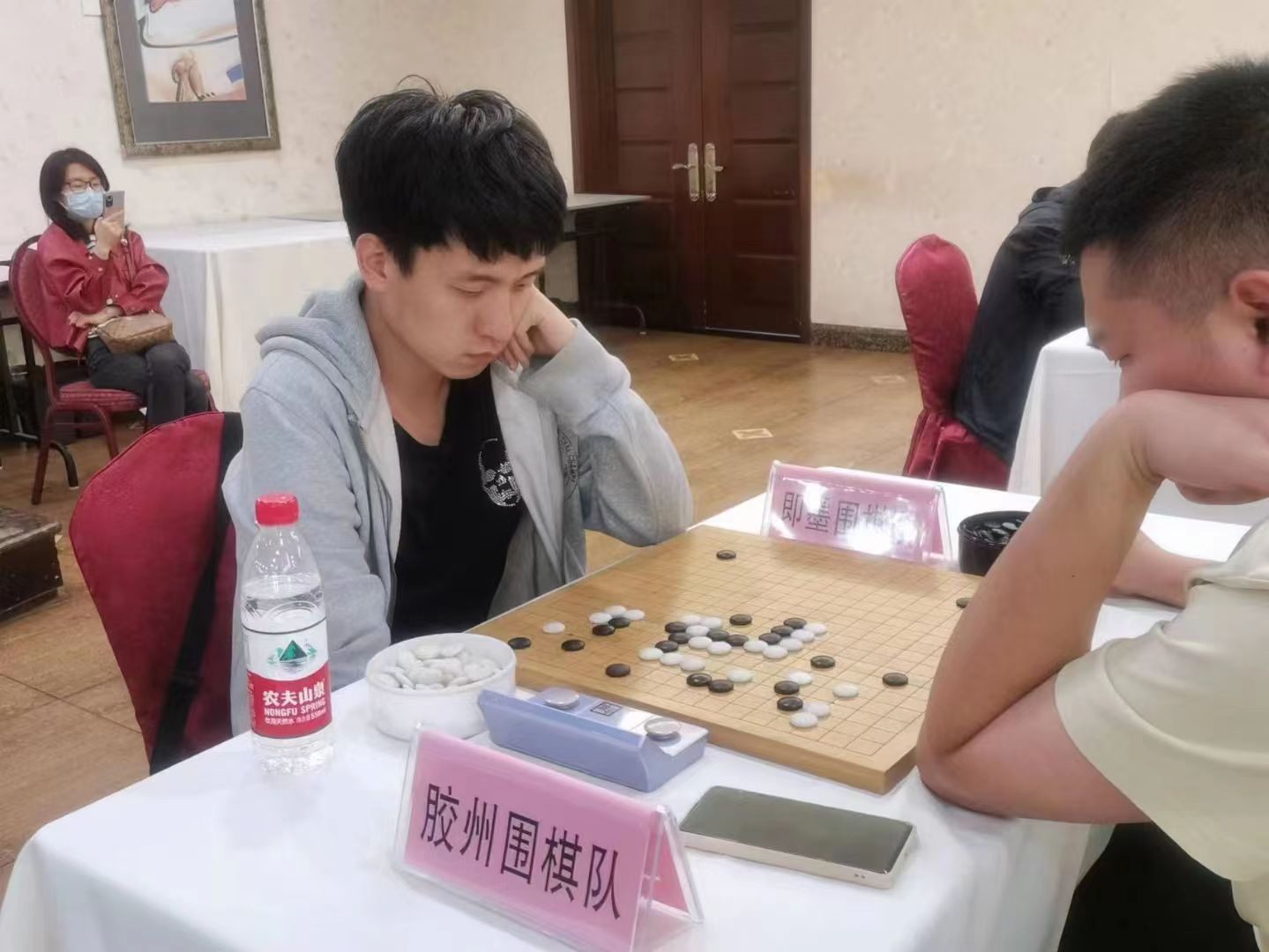 纹枰创佳绩:祝贺我校教师郭可豪 获胶州围棋名人赛冠军 纹枰创佳绩:祝贺我校教师郭可豪 获胶州围棋名人赛冠军