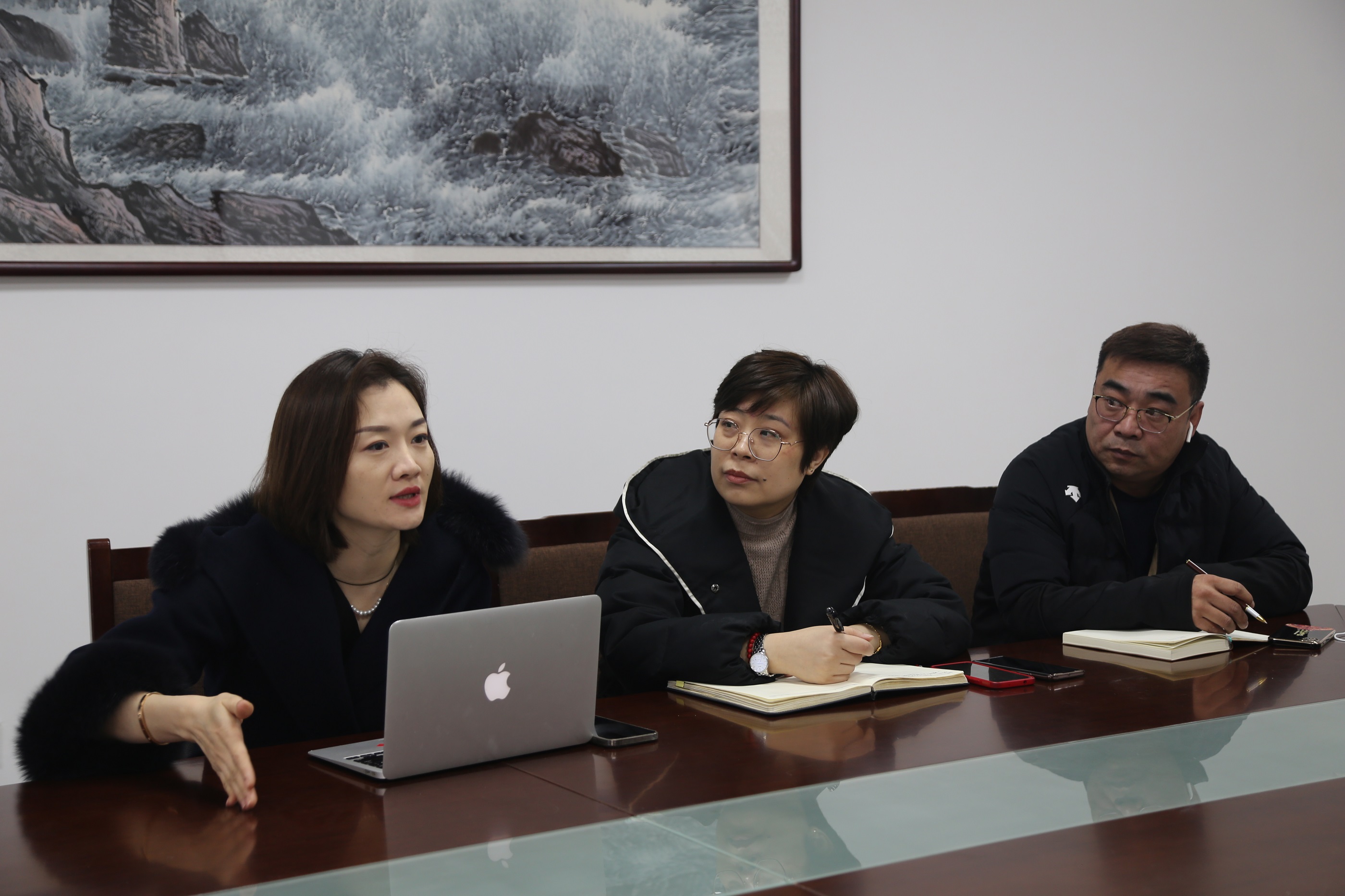 青岛·上合国家客厅上合特色商品馆刘丽媛馆长一行来我校洽谈交流 青岛·上合国家客厅上合特色商品馆刘丽媛馆长一行来我校洽谈交流